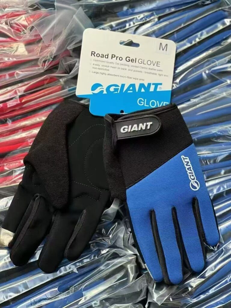Перчатки Giant (закрытые пальцы) CN / XL / Черный/Синий